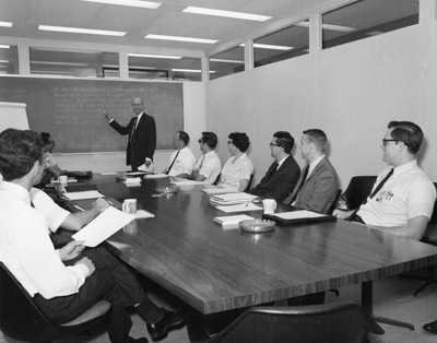 Warfield Leads a Meeting at Battelle